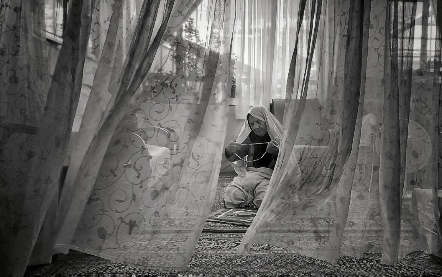 to pray by minta samiei