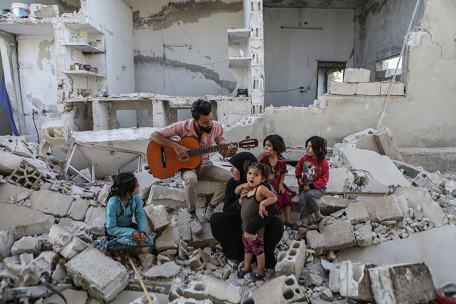living with war by Mouneb Taim
